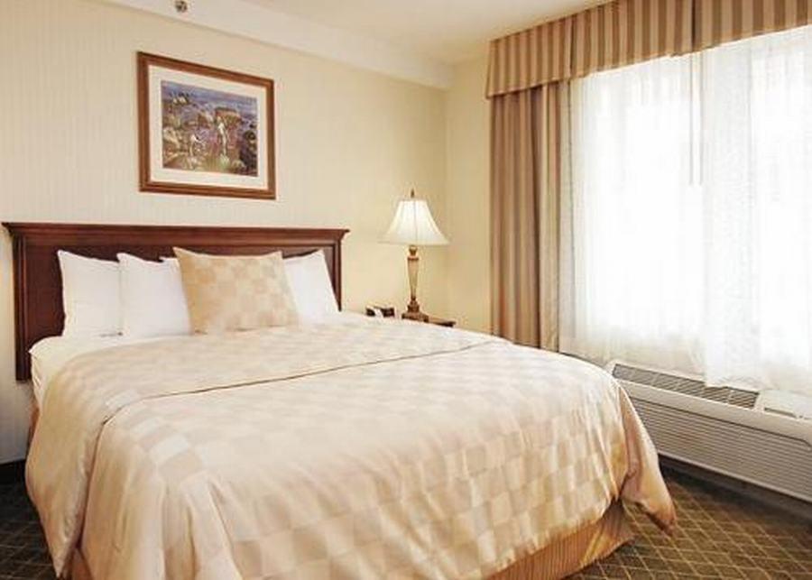 Clarion Hotel & Suites Hamden-New Haven Phòng bức ảnh