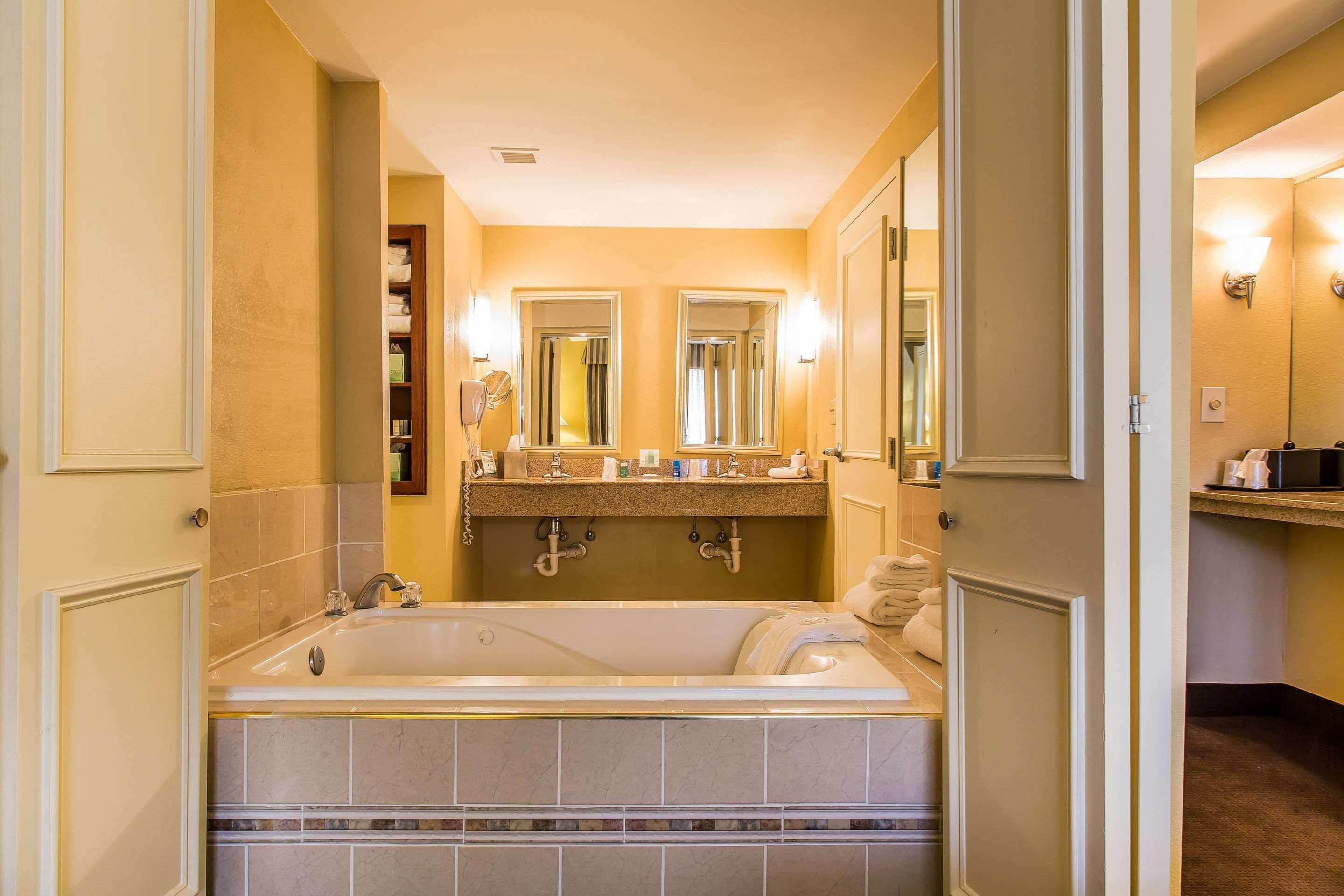 Clarion Hotel & Suites Hamden-New Haven Ngoại thất bức ảnh