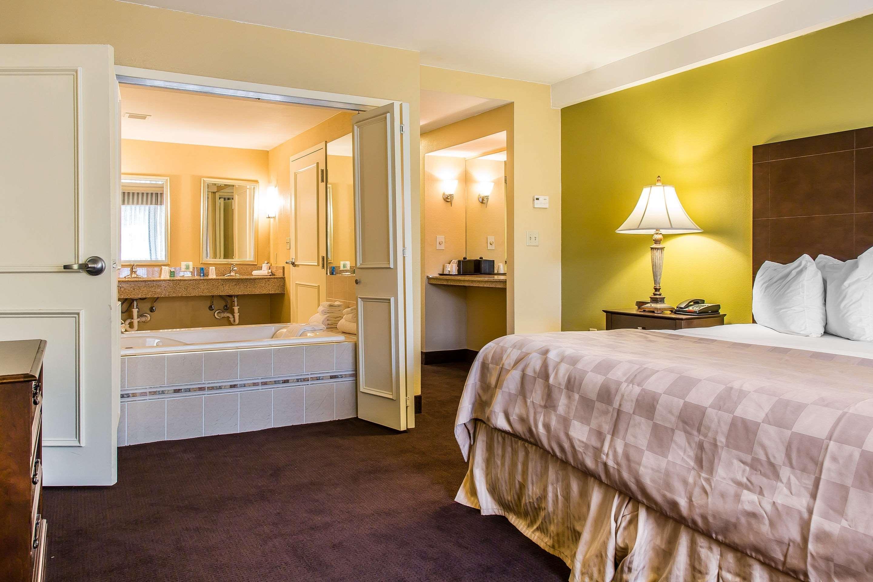 Clarion Hotel & Suites Hamden-New Haven Ngoại thất bức ảnh